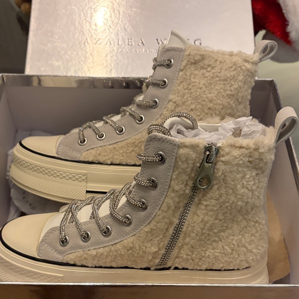 Azalea Wang Women's Cream Fleece High-Top Sneakers